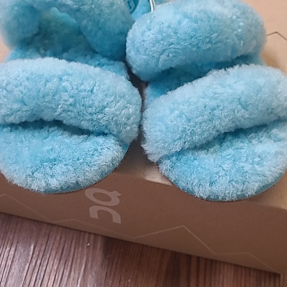 UGG Kids Fluffy Aqua‎ Sandals used good condition.